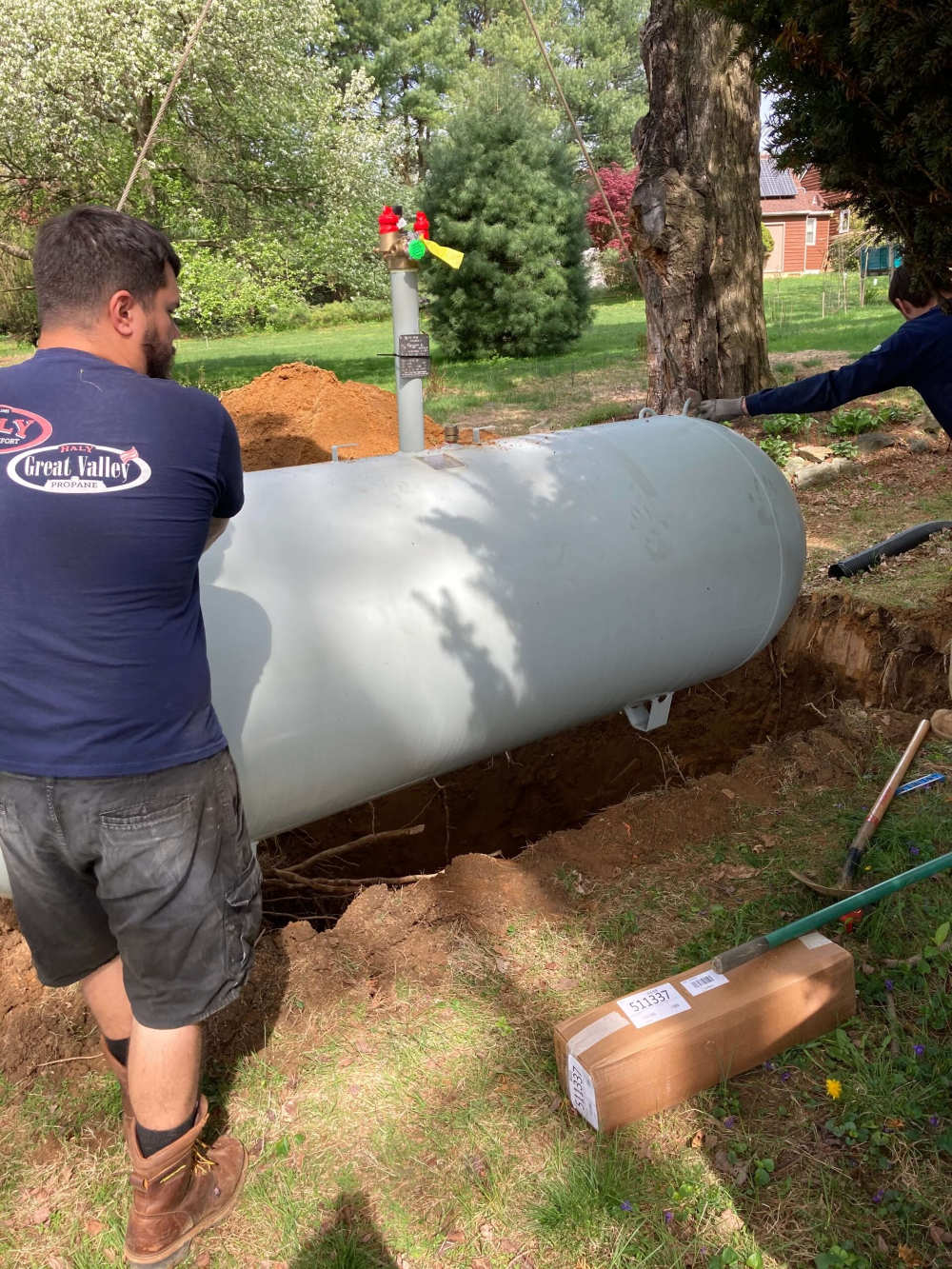man installing propane tank